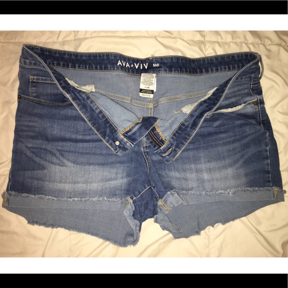 Ava & Viv Midi Shorts